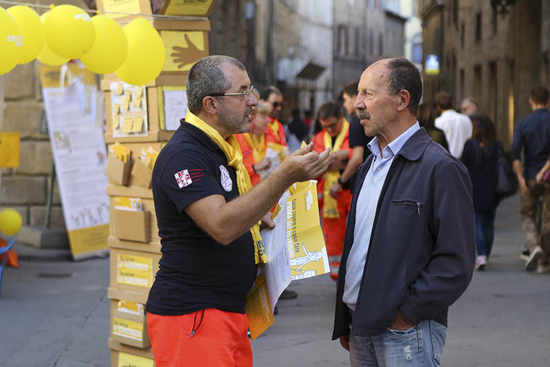 Un volontario e un cittadino